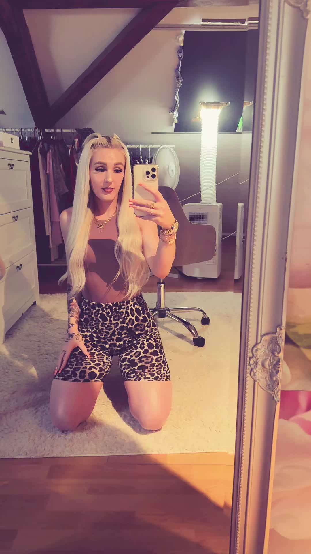@J1na_J1na_Official_
