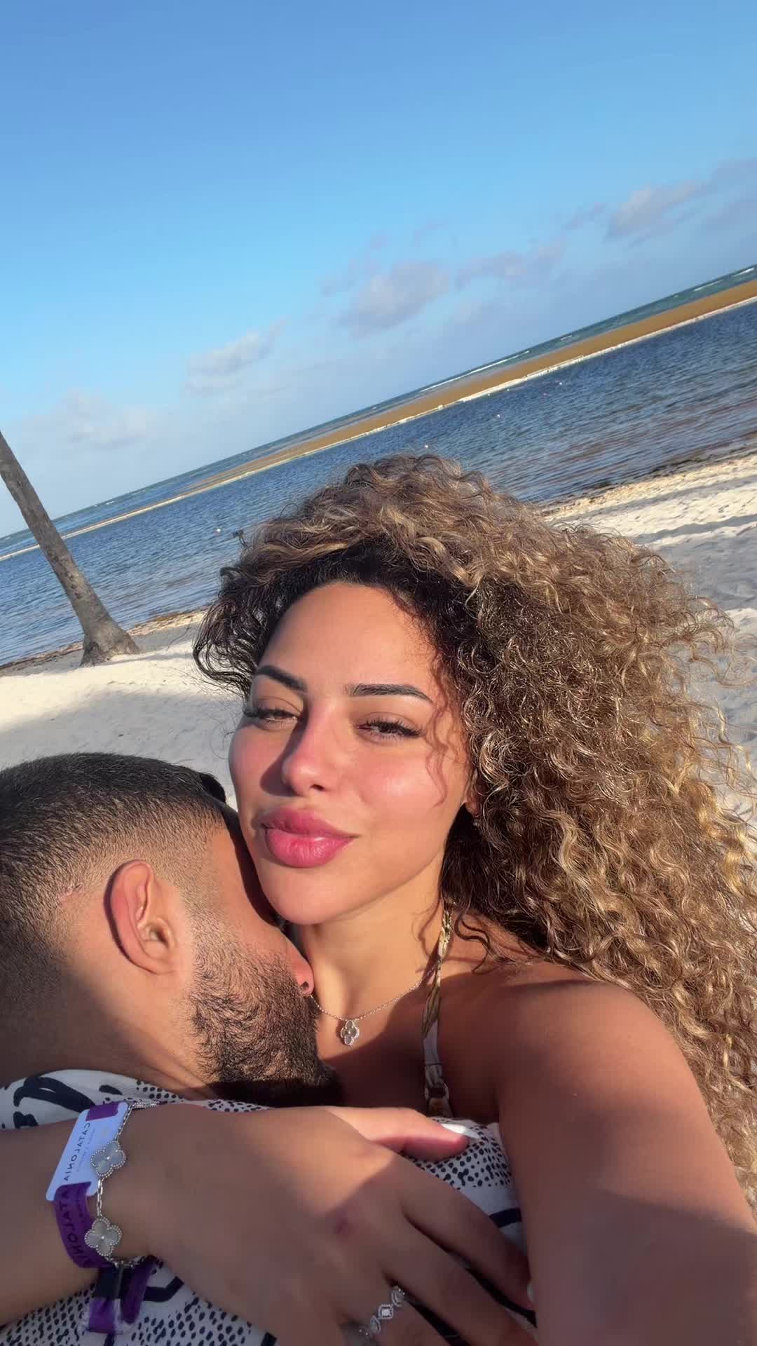 @𝓝𝓪𝔀𝓪𝓻𝓻𝓪🌺