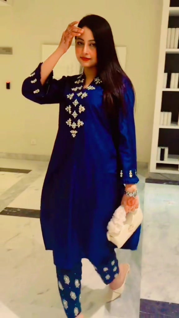 @🦋Moon Mehraj👸🦋