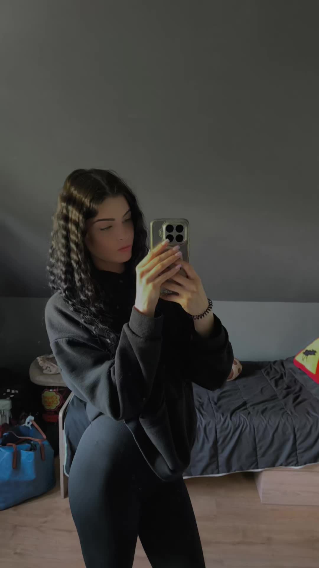 @Hi_Ana
