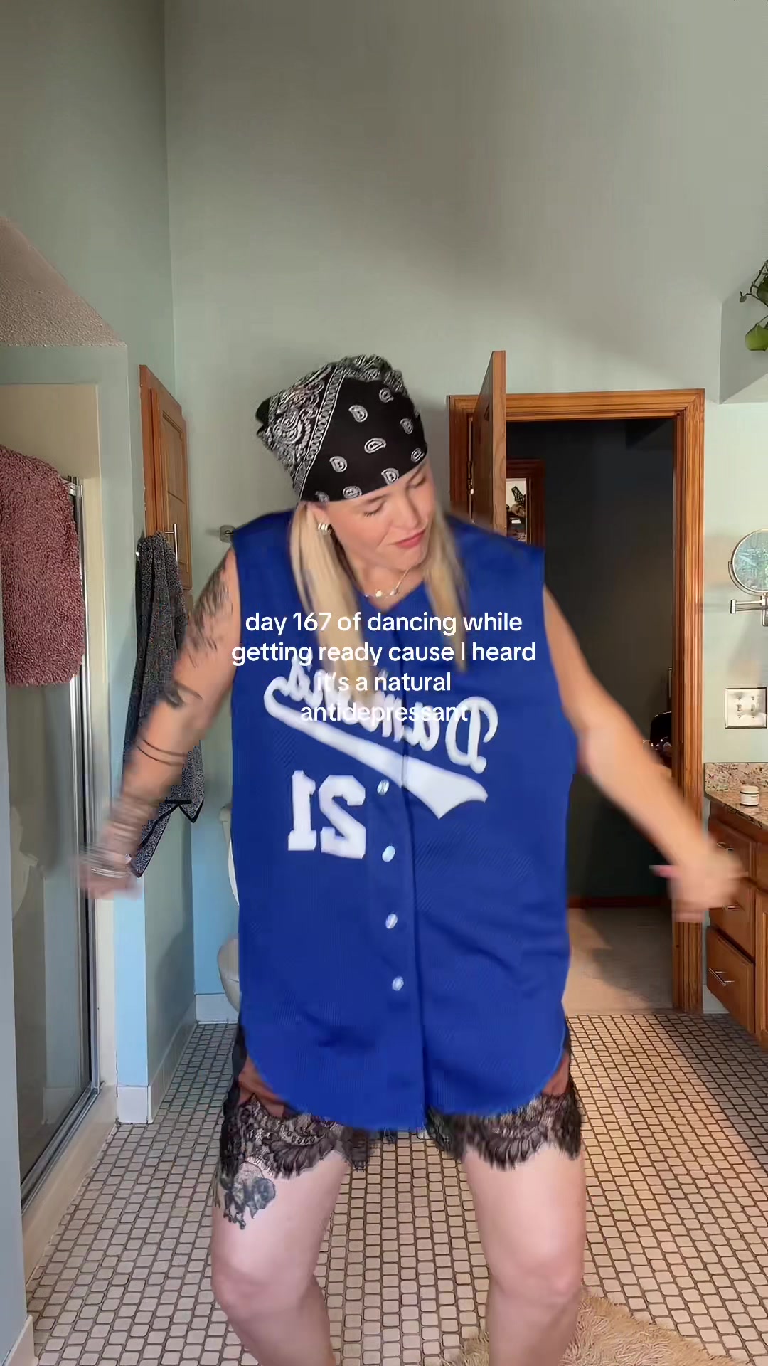 @Sam [ the Bathroom Dancer ]
