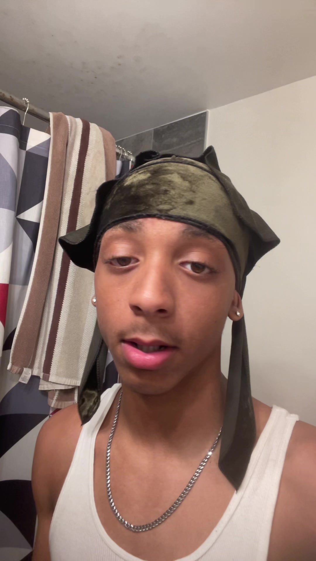 @⃟