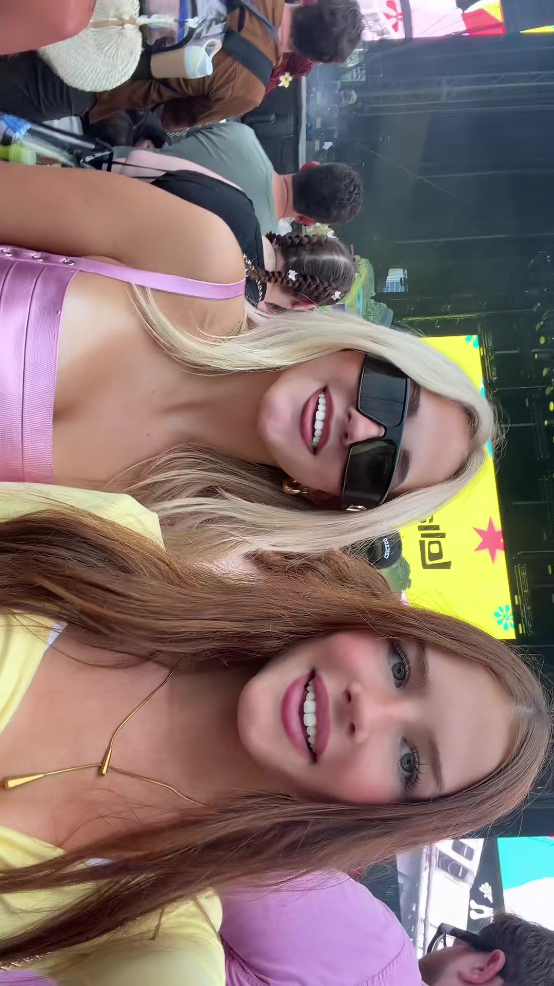 @Ellarose