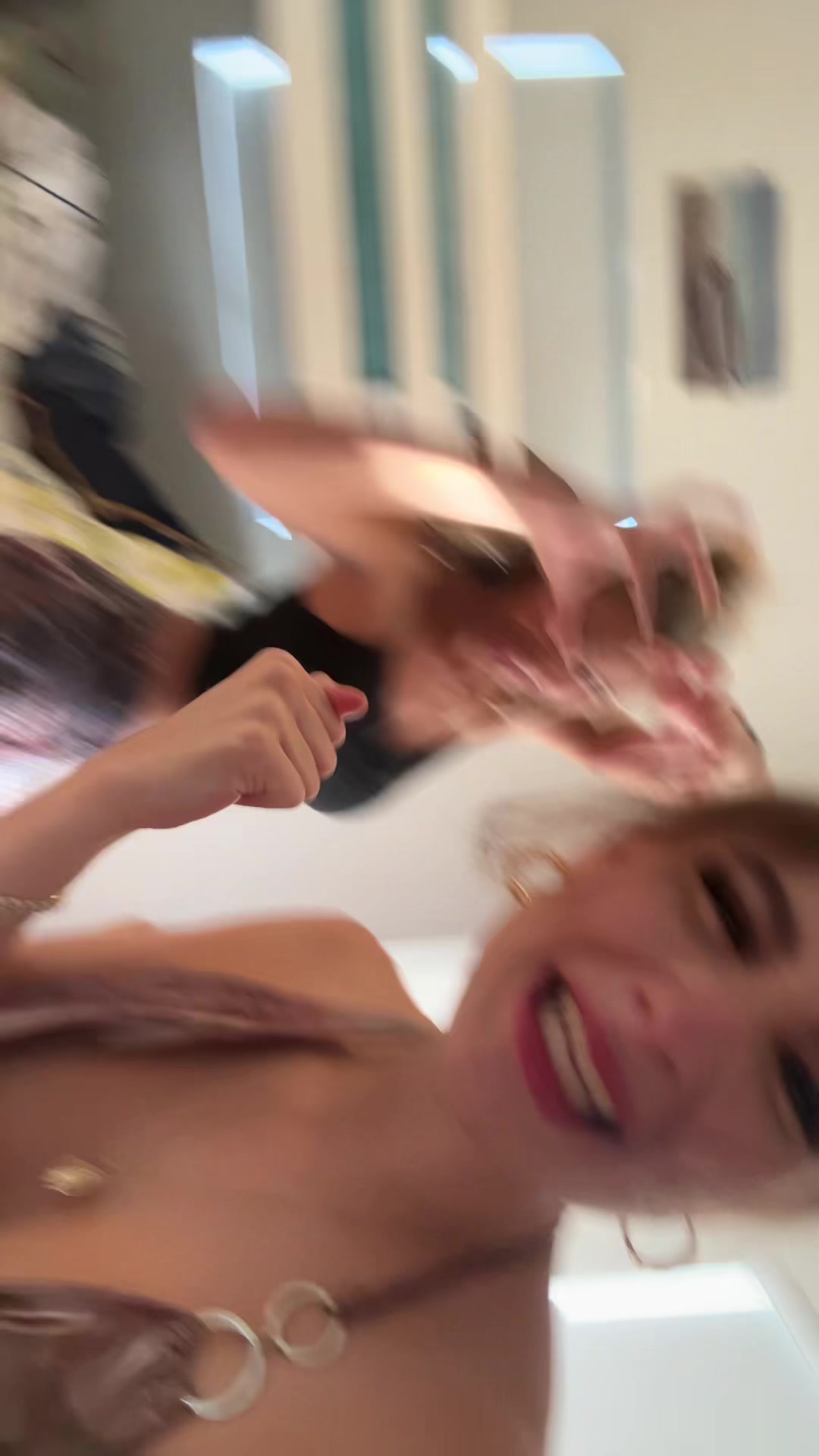 @Mia