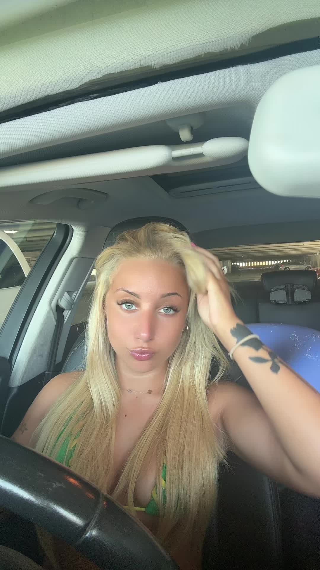 @ariana carvalho