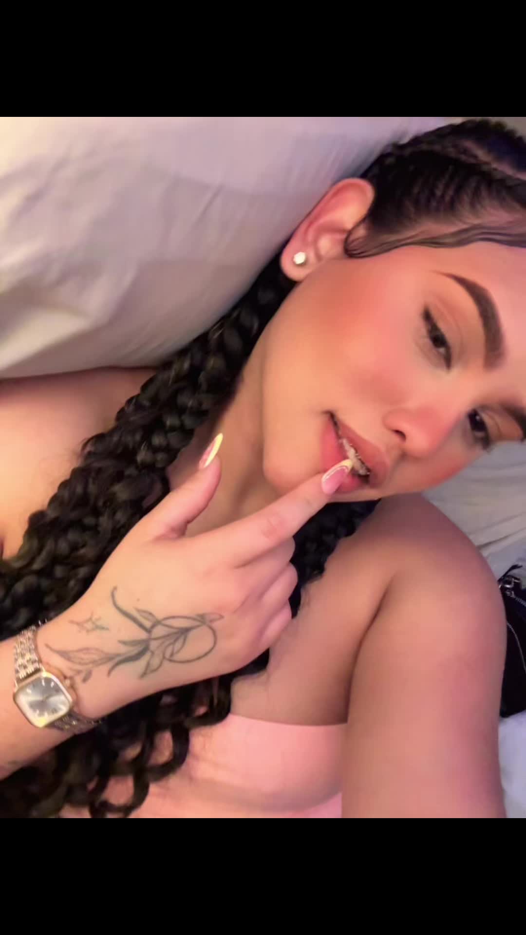 @️