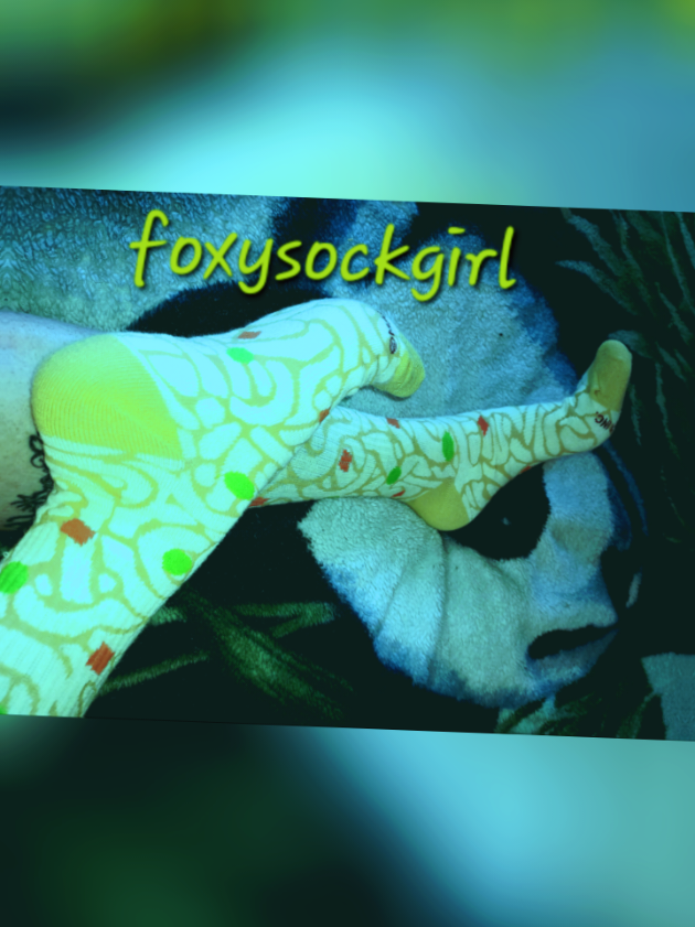 @foxysockgirl