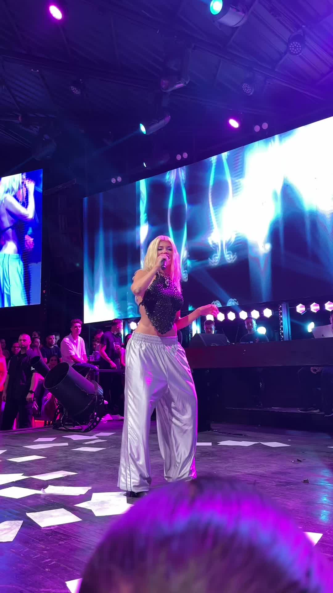 @𝒮amanta🇦🇱