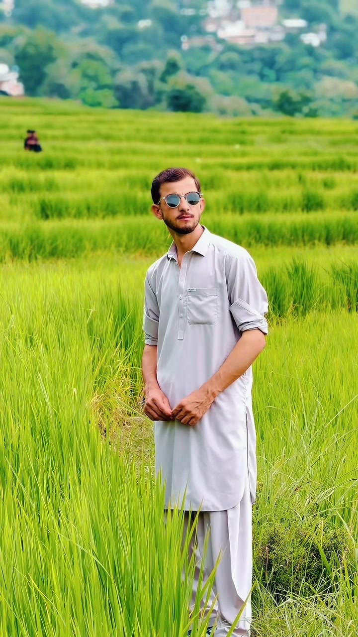 @๐ฆ๐ฅM WAQAR๐