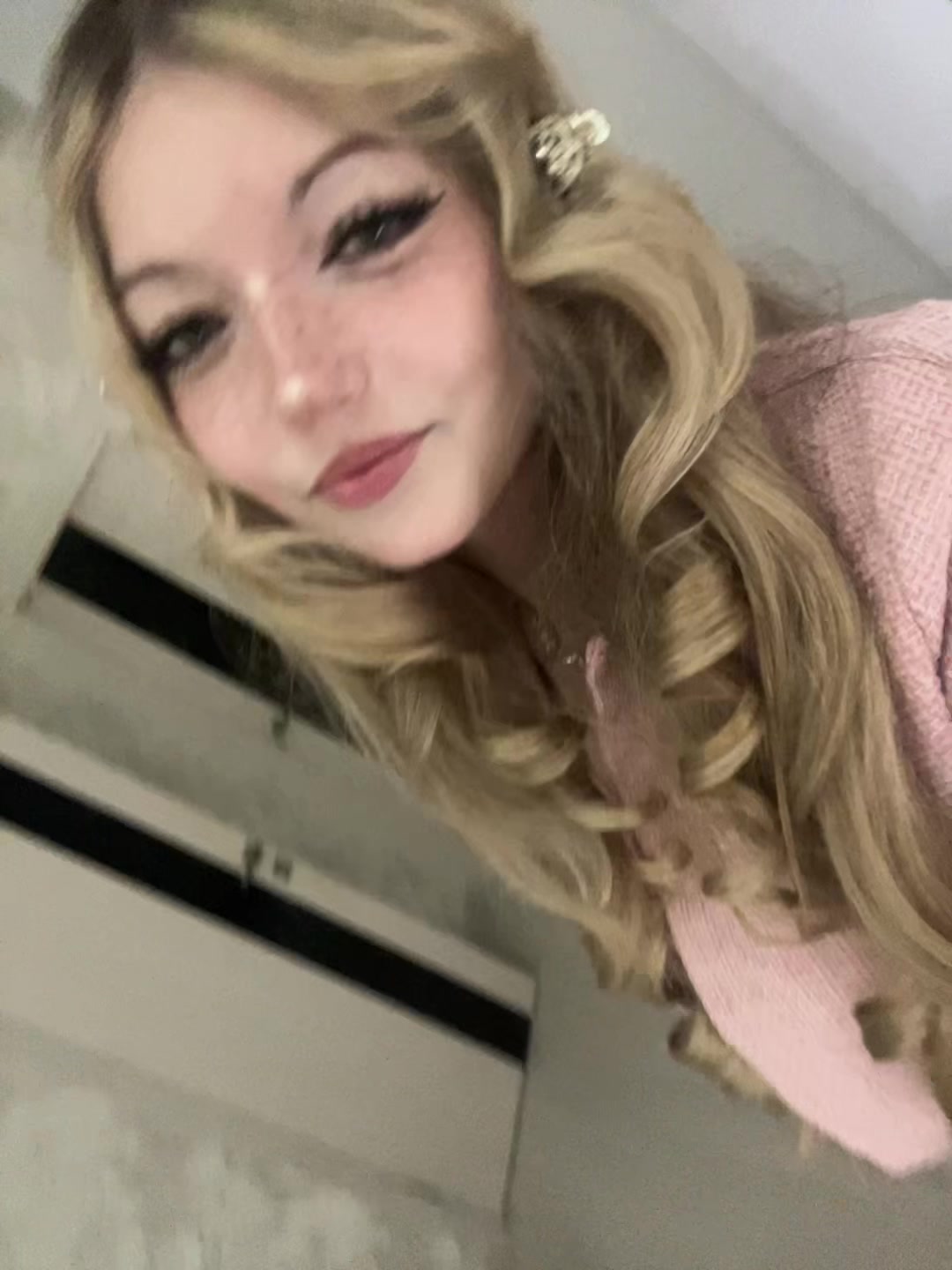 @Avrora_00