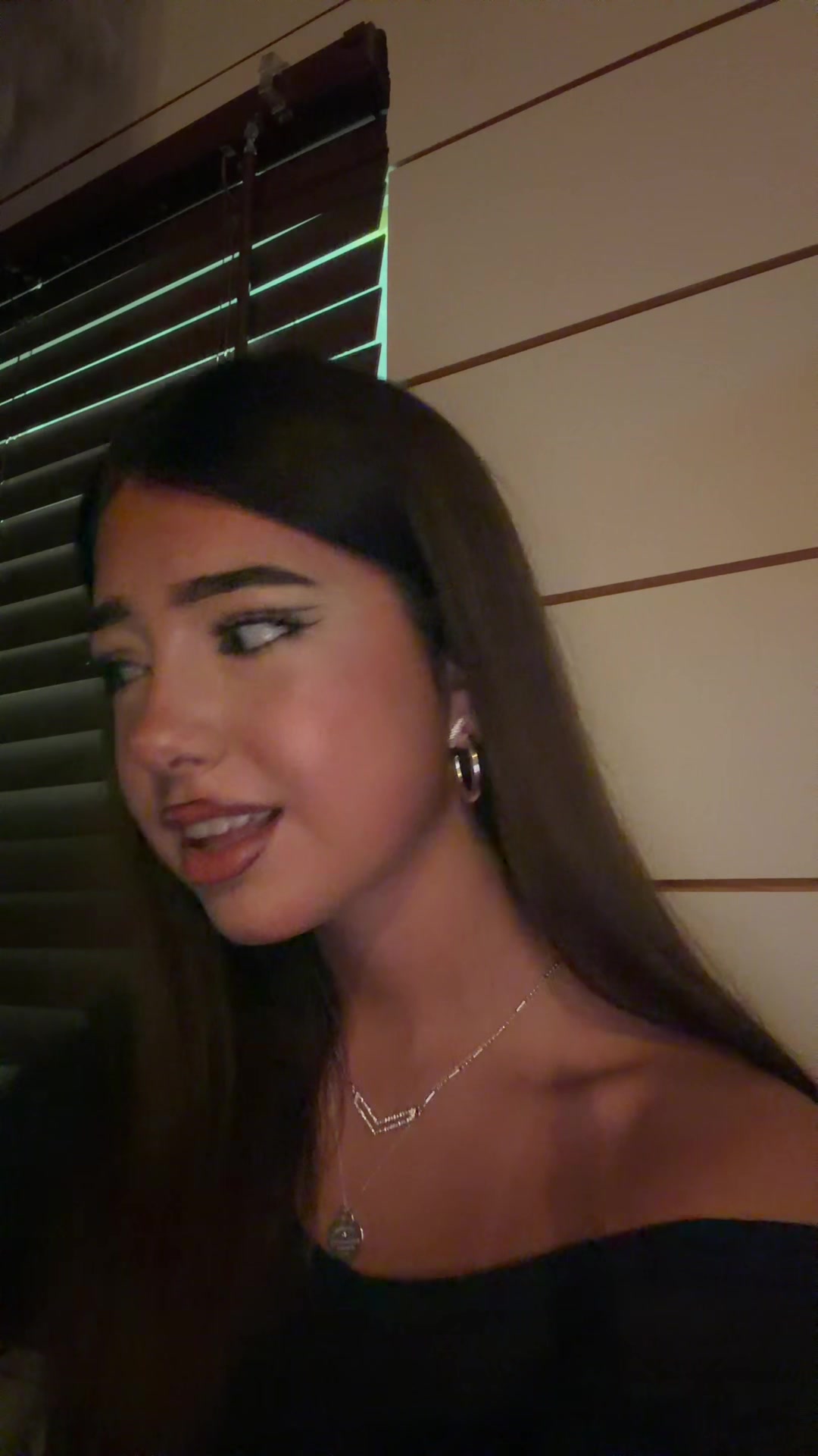 @???