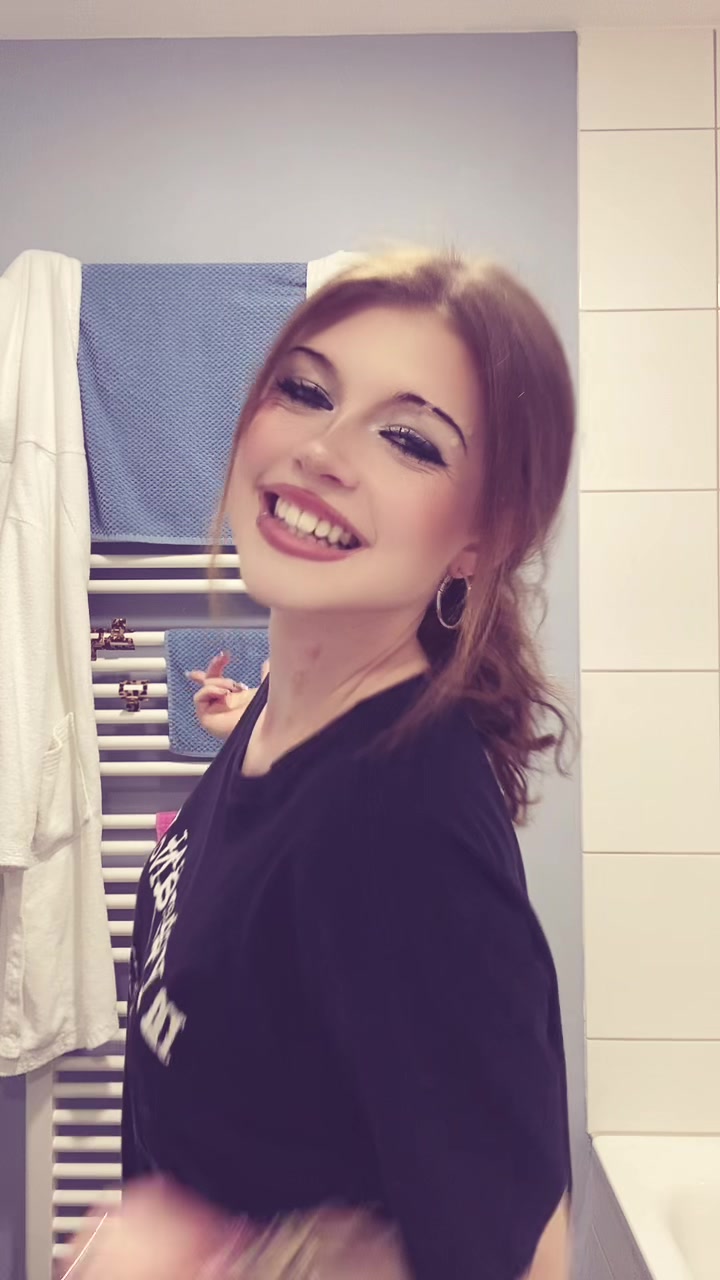 @⋆˚࿔ anni 𝜗𝜚˚⋆