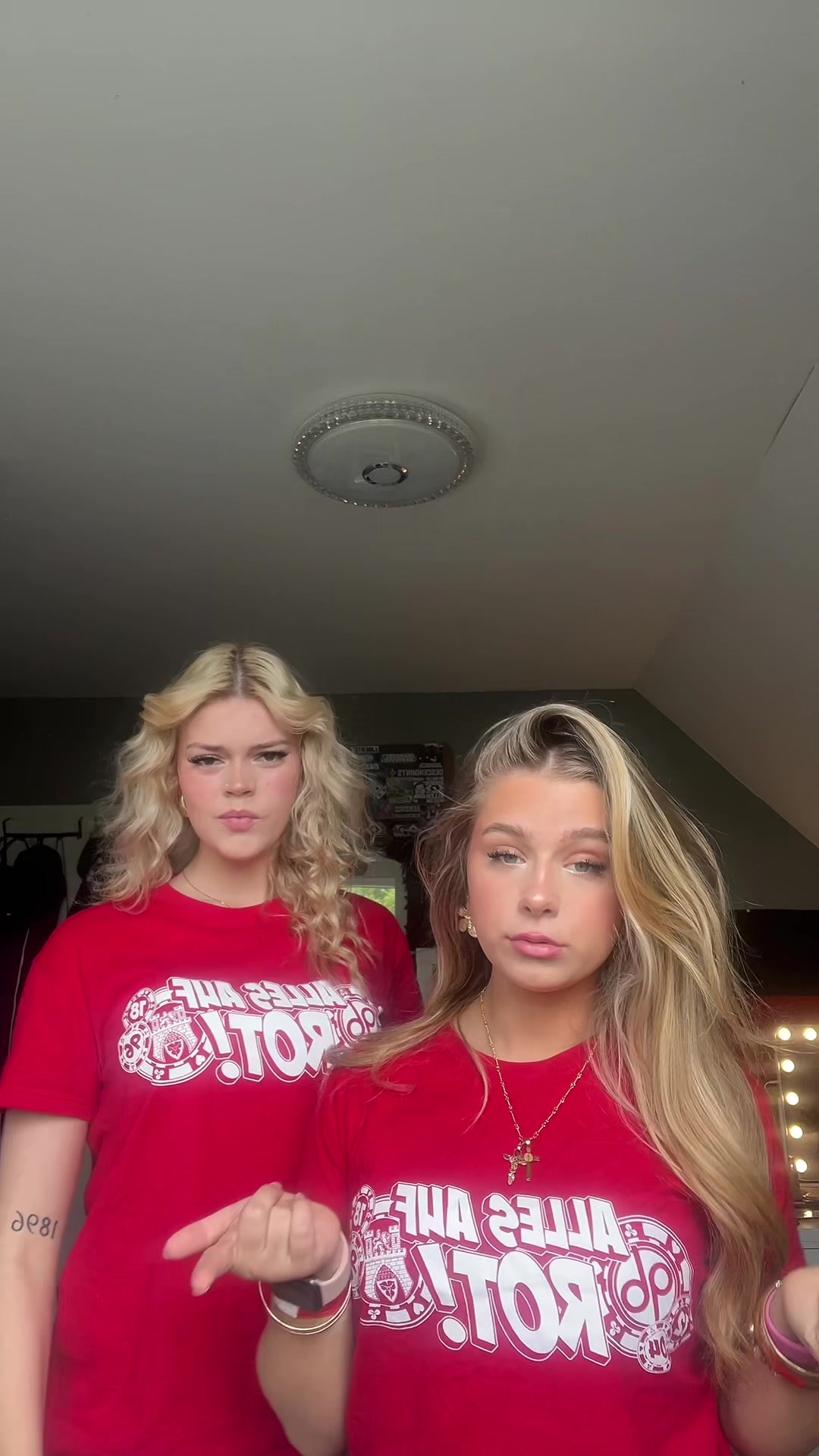 @Neele ✝️