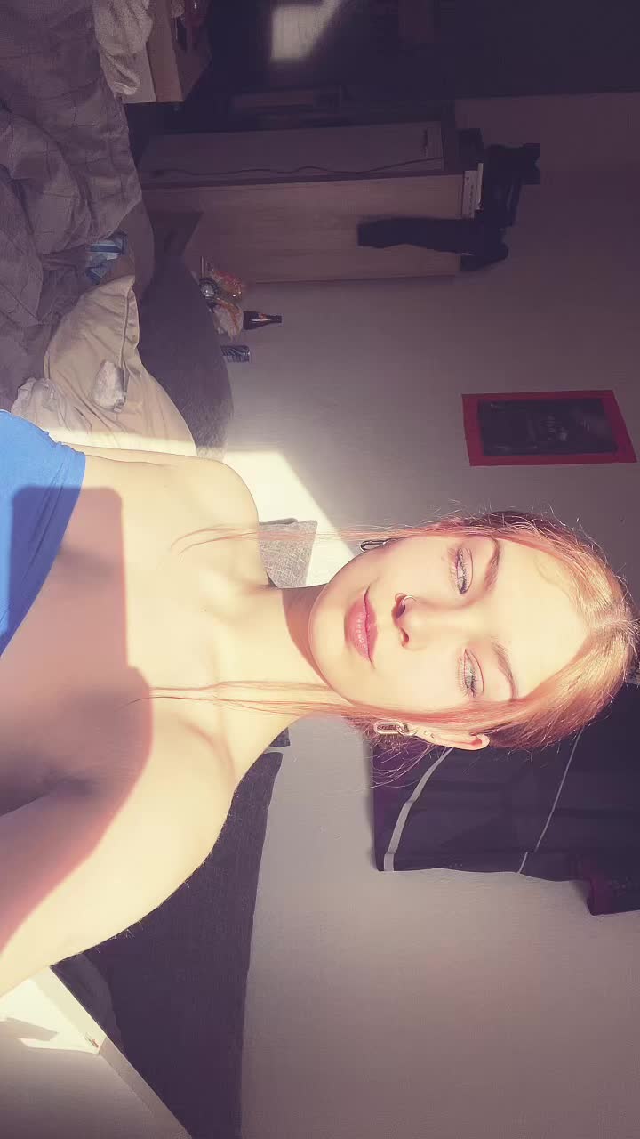 @𝑆𝐴𝑀𝐴𝑁𝑇𝐻𝐴♡