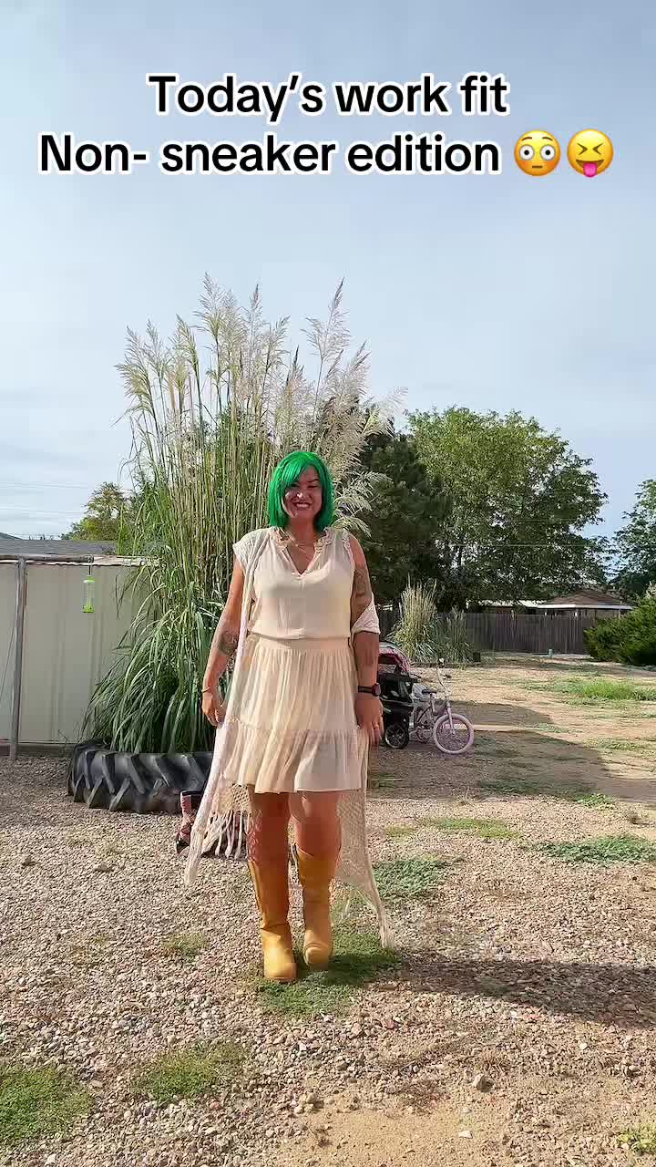 @elliethesneakermom