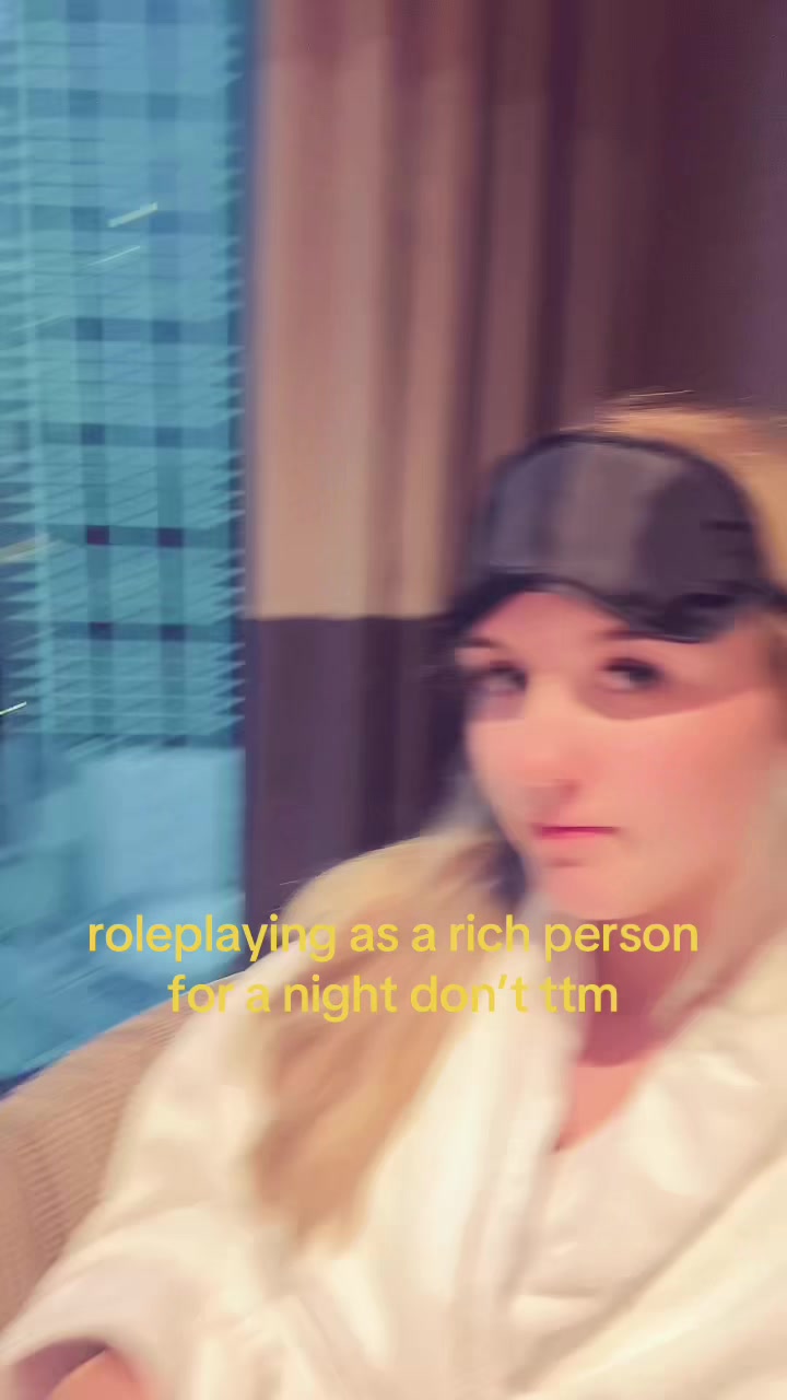 @unironicallyblonde