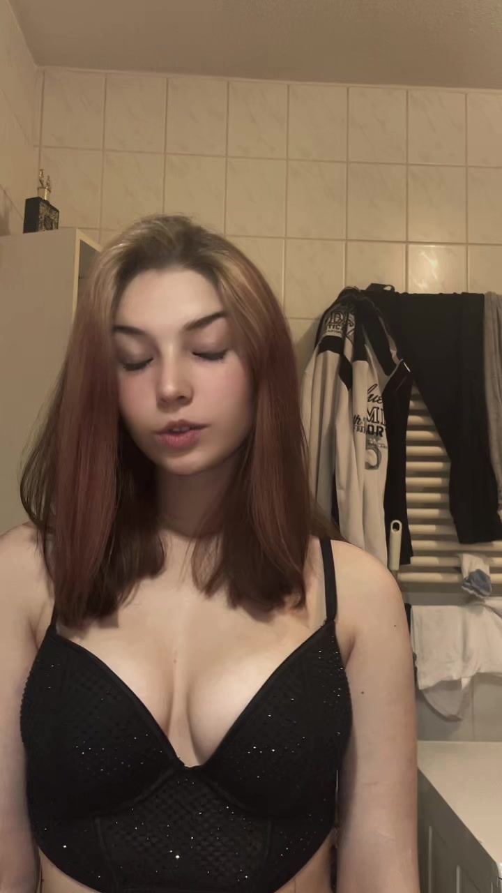 @𝑆𝐴𝑀𝐴𝑁𝑇𝐻𝐴♡