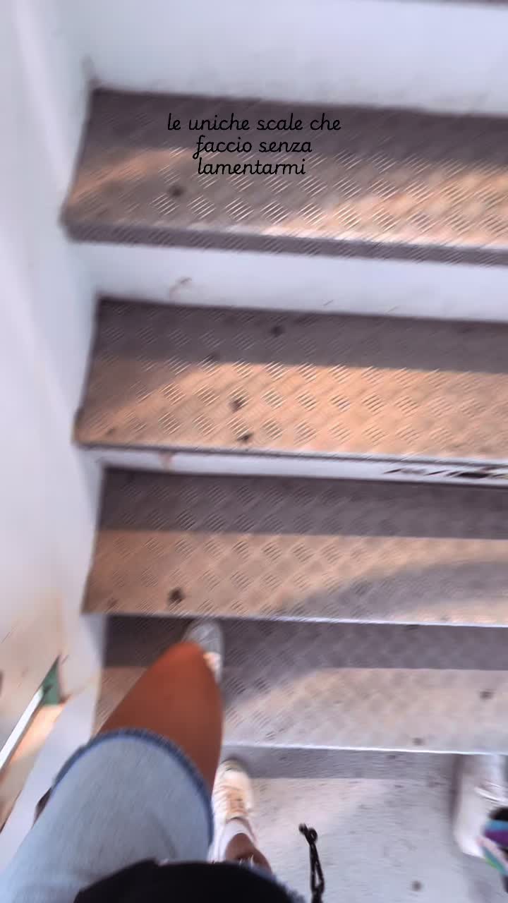 @𝐥𝐚𝐫𝐚🌺