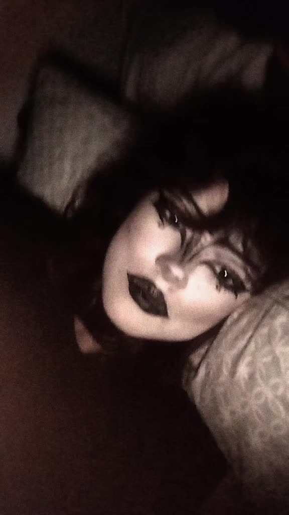 @YOUR CRAZY ALIEN 👾🖤
