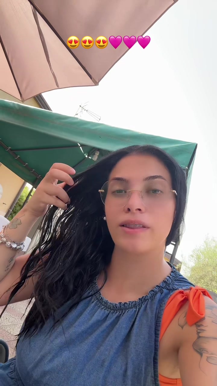 @Desi Simone Zuleyha🎀👨👩👧
