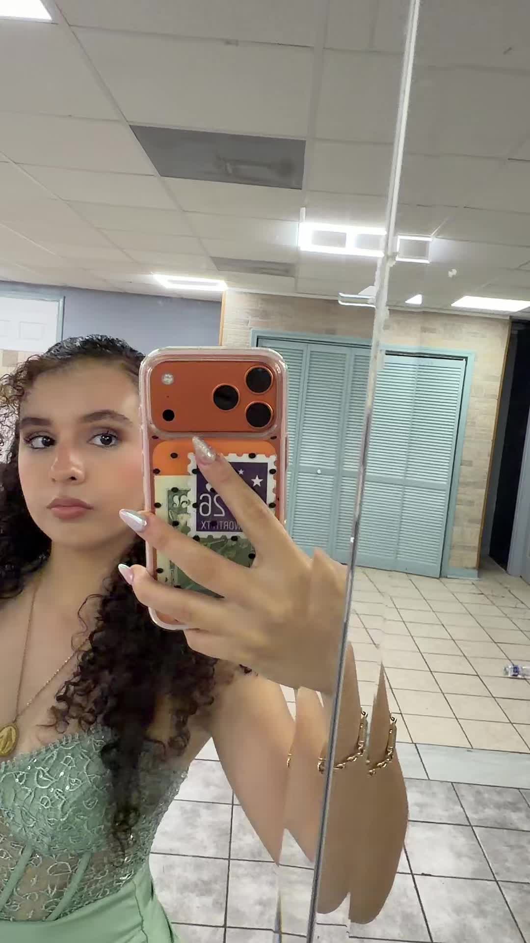 @carolinegarzaaa
