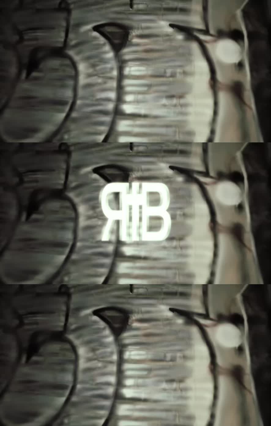 @⃟
