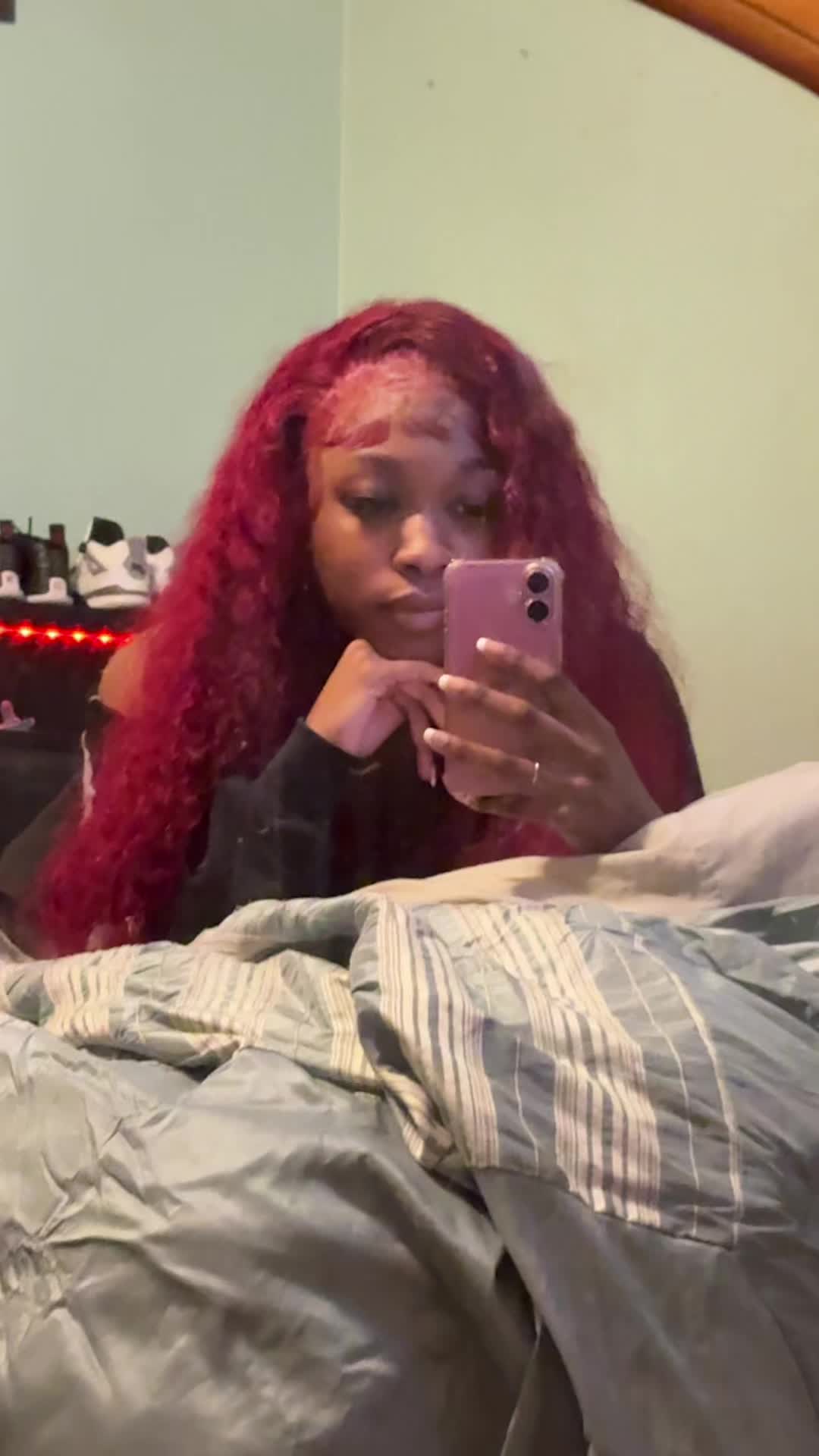@femaleehendrix__