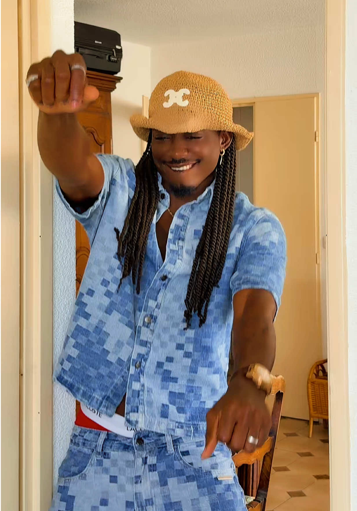 @Ferdinand_Manga🇨🇭🇨🇲