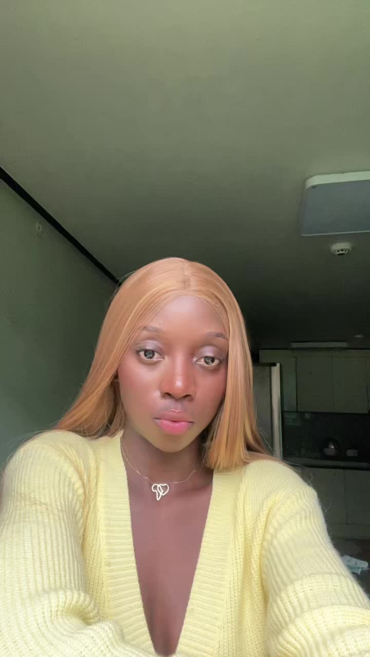 @ÉMILIE MIKOUATA 🦋🇬🇦🇰🇷