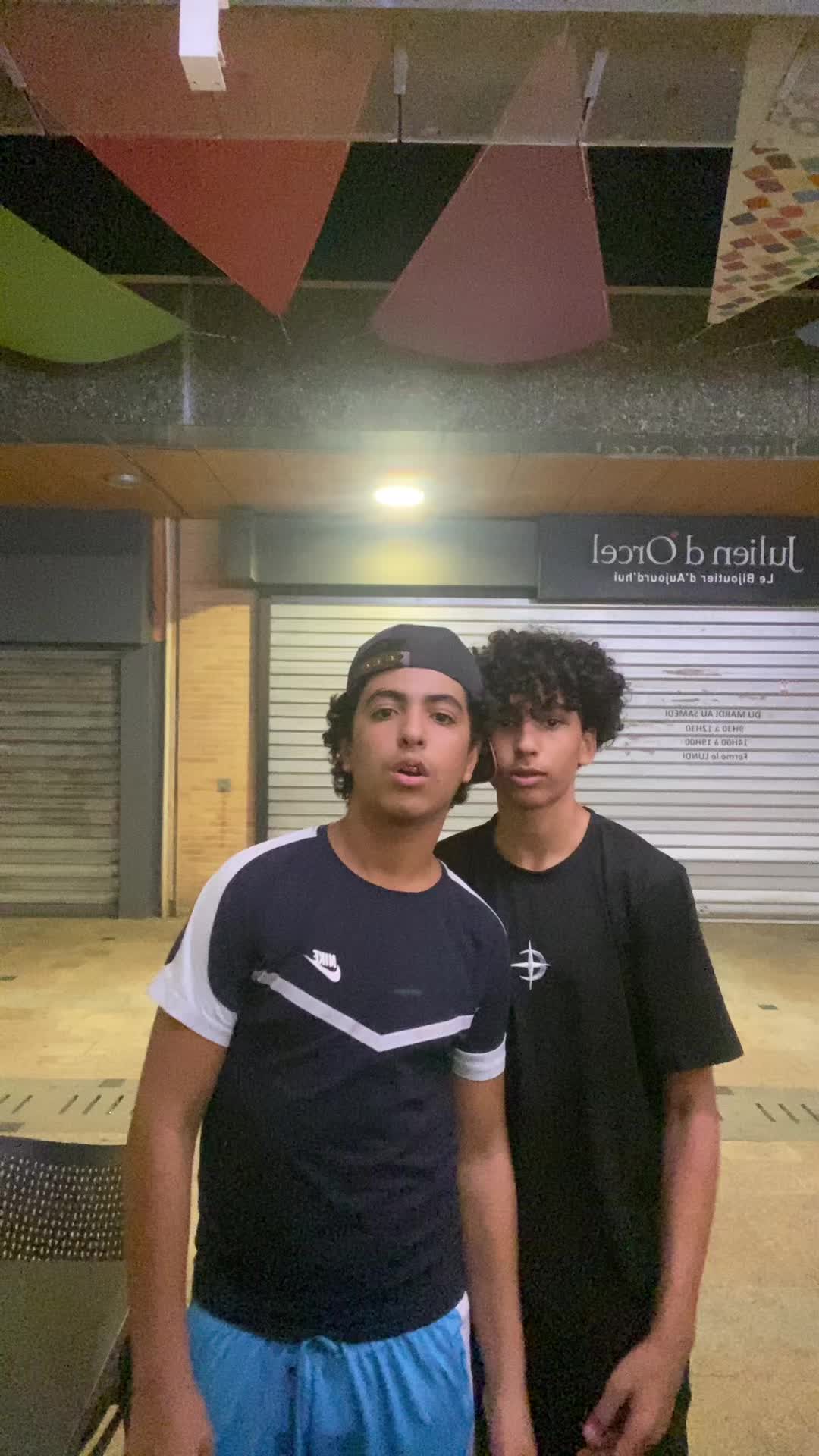 @Lr2b