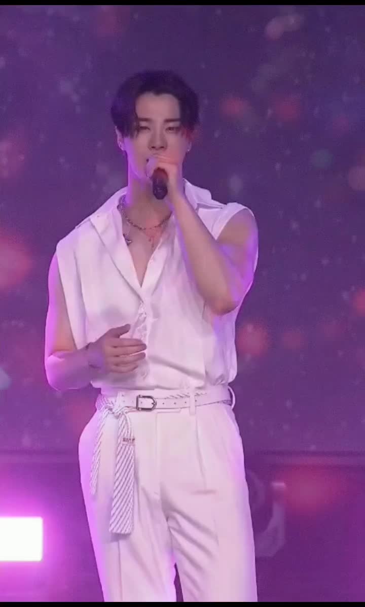 @Lov333kpop