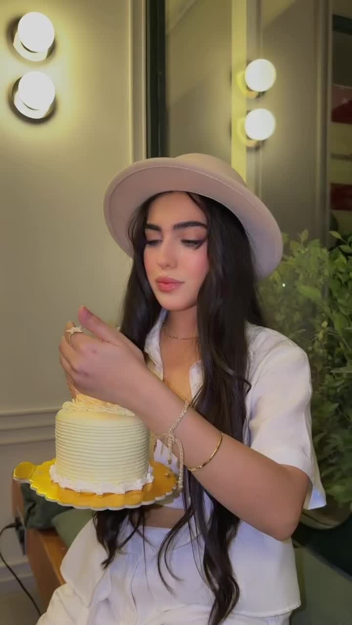 @👀