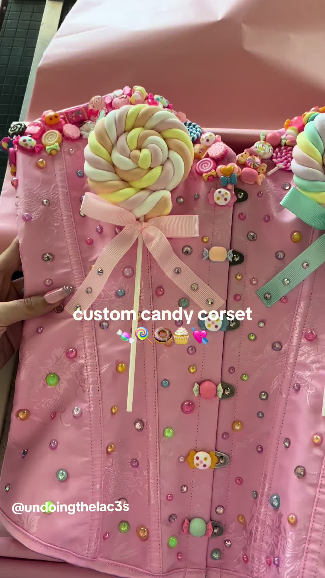 @undoing the laces 🧁🎀