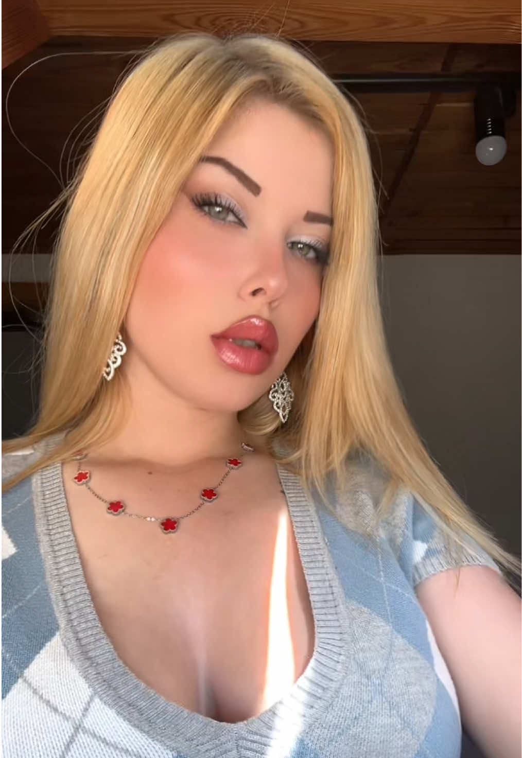 @Anna Rosé