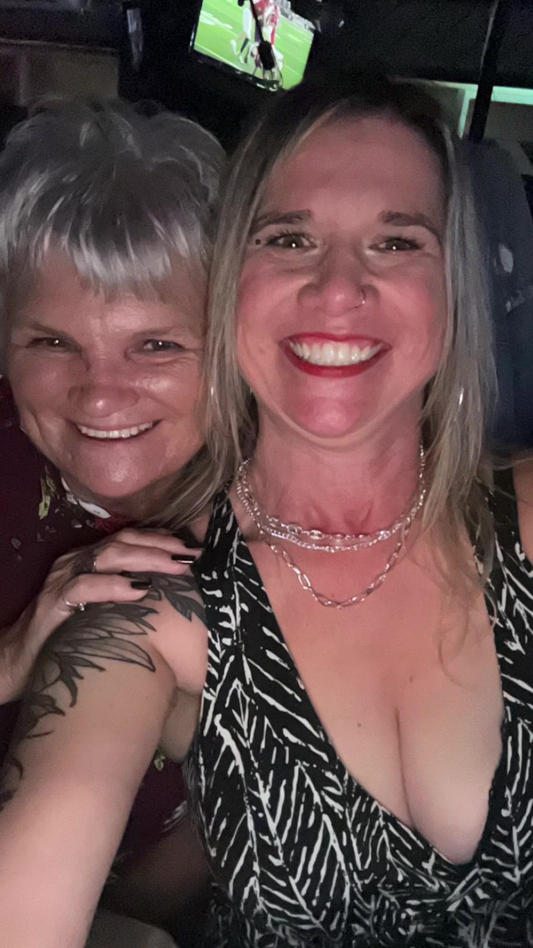 @Hotmomvibes
