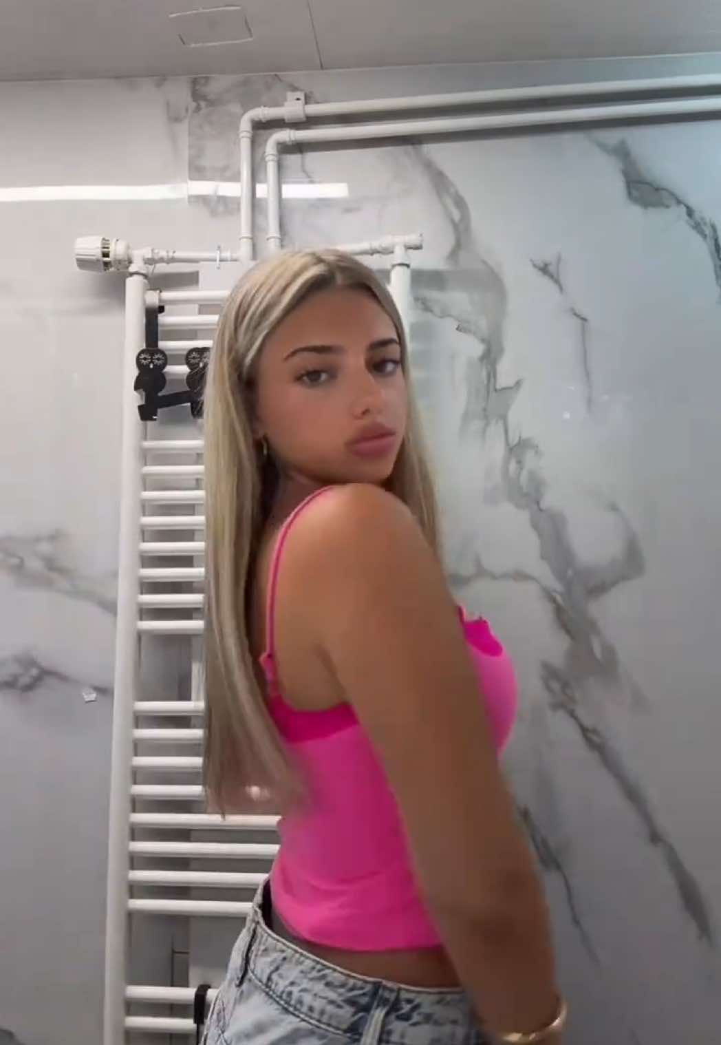 @anika