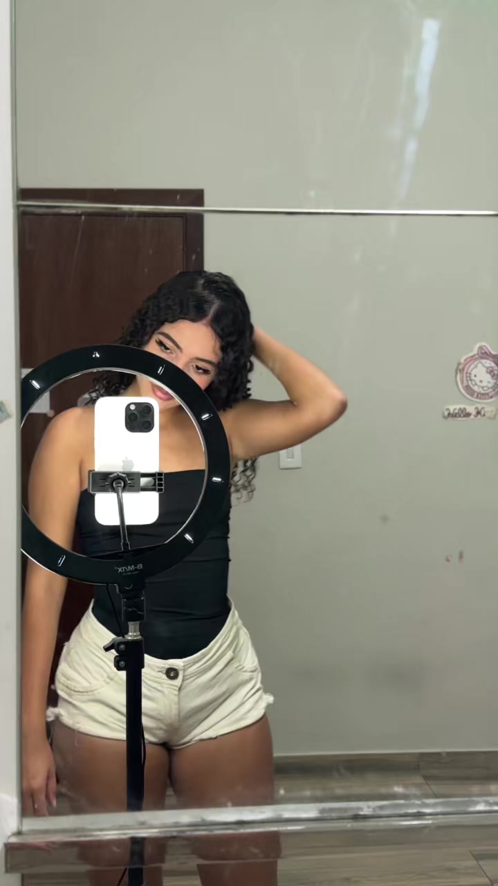 @__vivi.ym