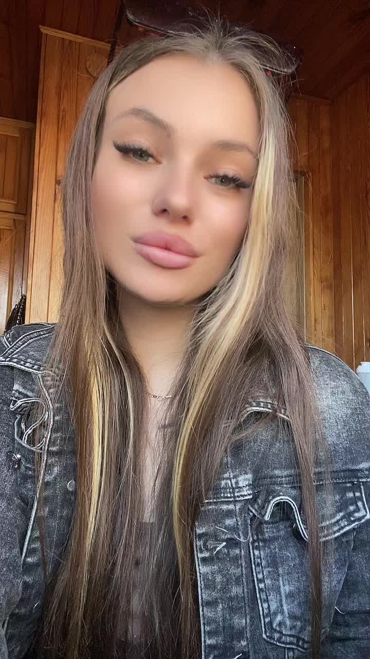 @Brave_Brunette 👑