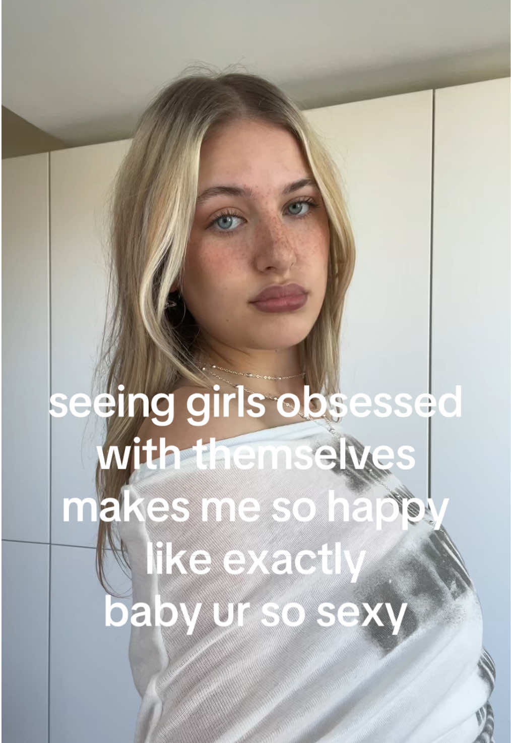 @zoeyjoline_