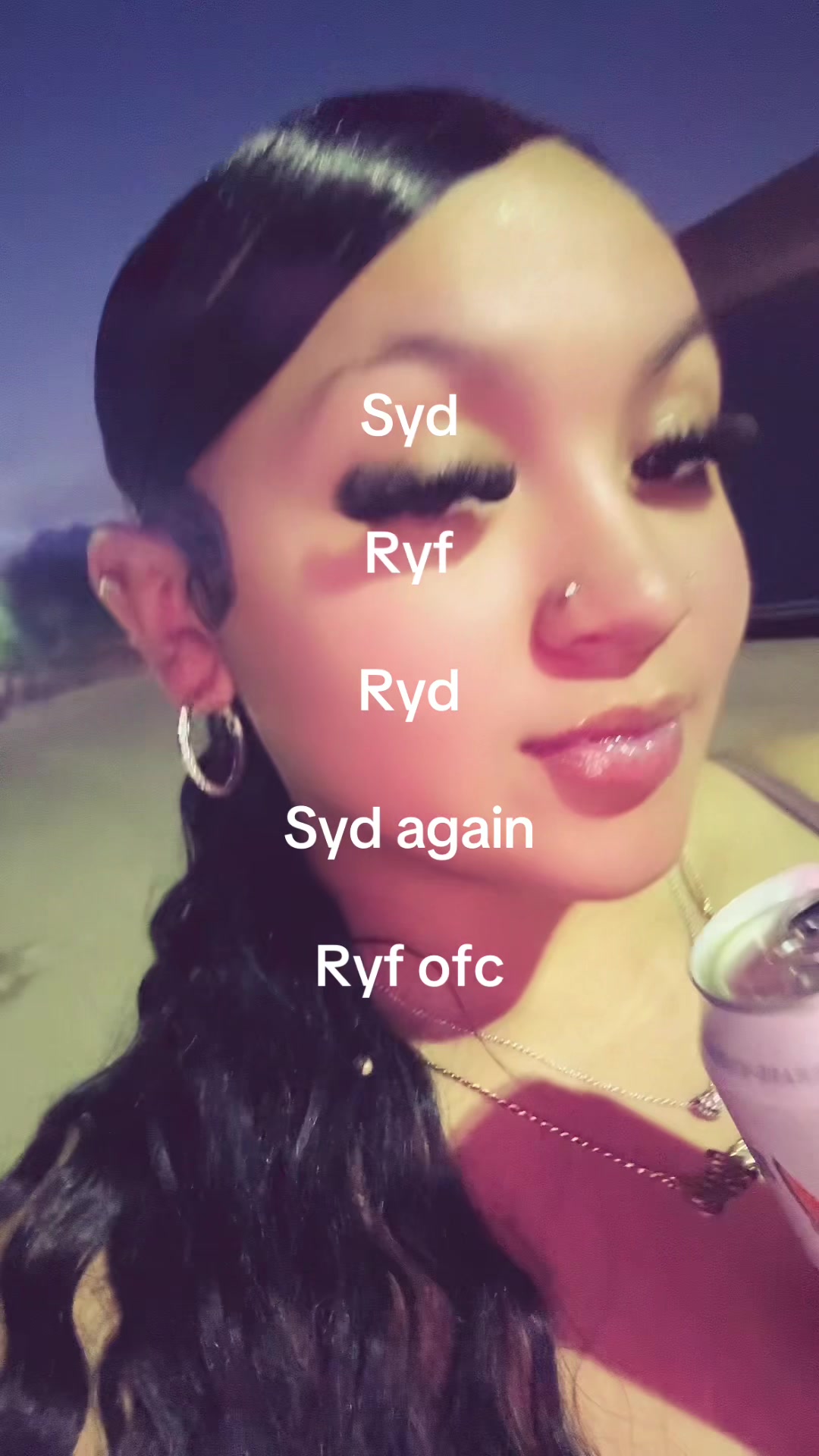 @_actuallydezlyn
