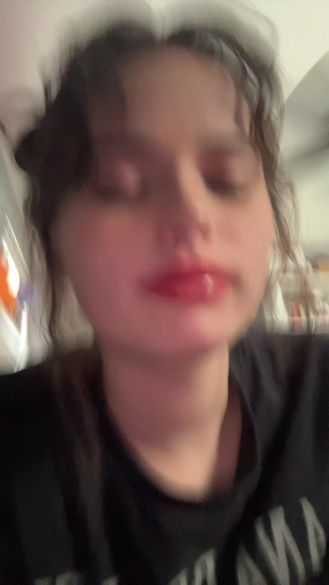 @Emily☮️
