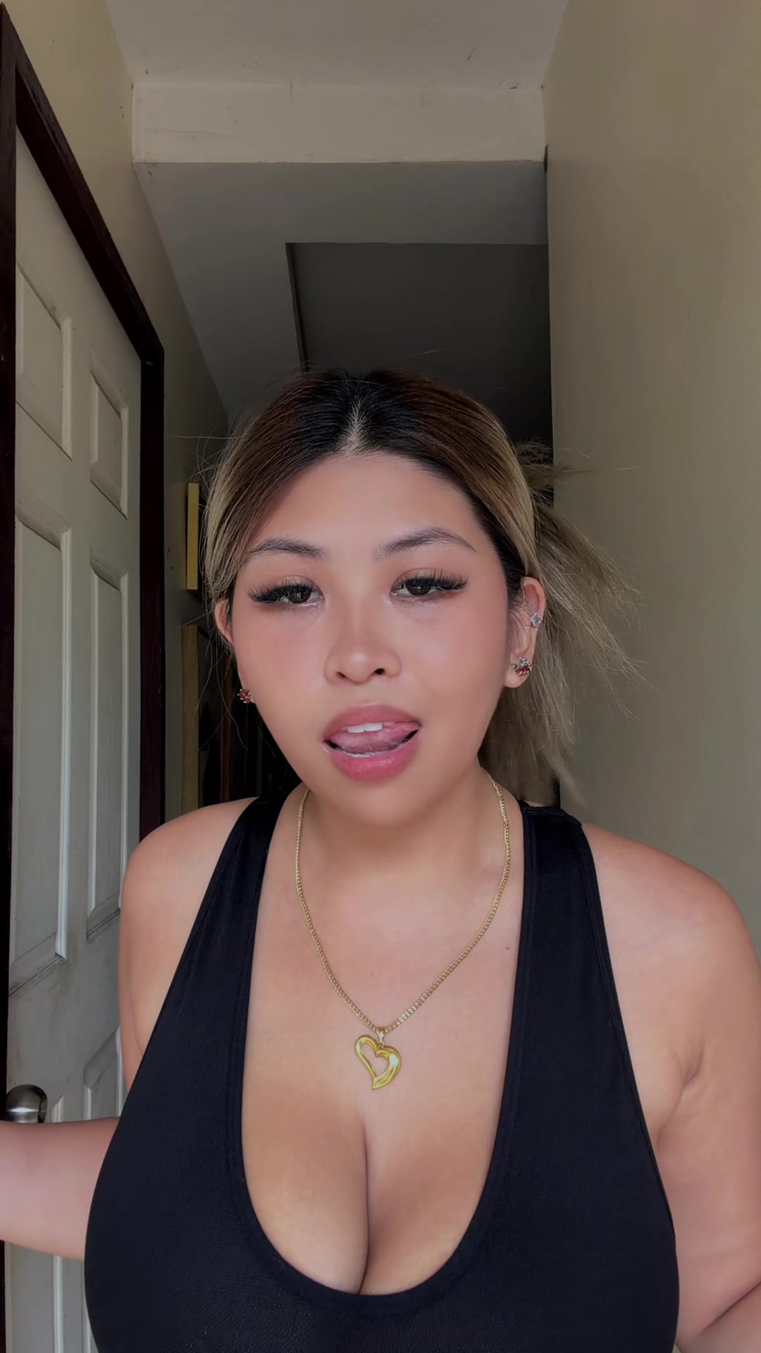 @RoxxieA
