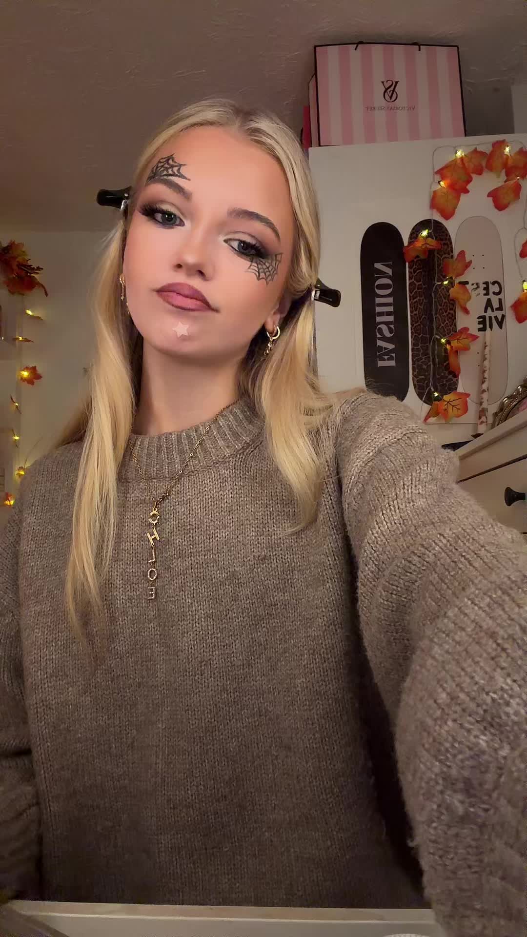 @𝐜𝐡𝐥𝐨𝐞🍸