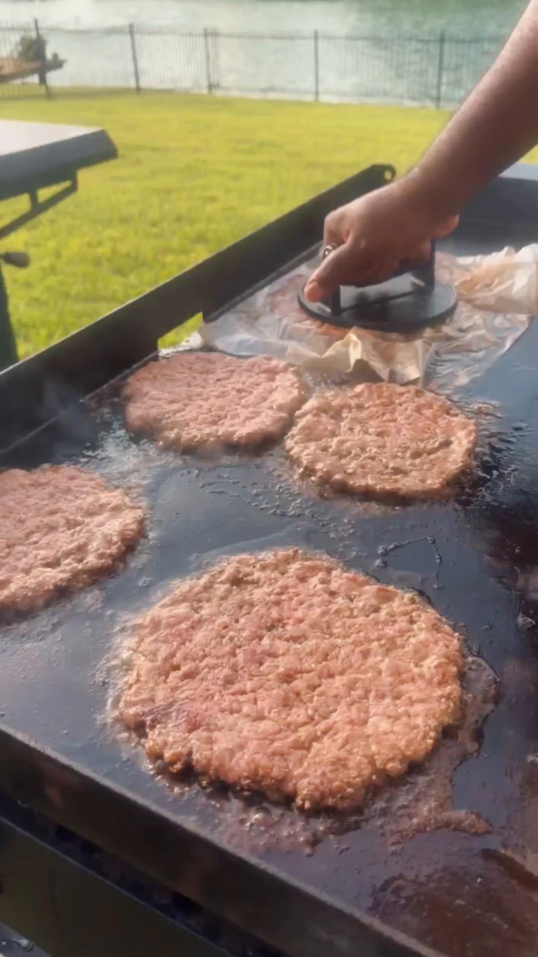 @LIVE.FROM.THE.GRILL