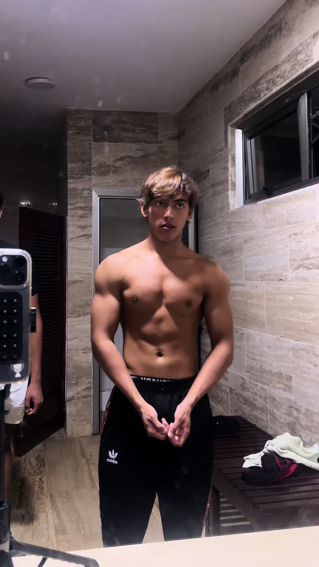 @Aar&oacute;n Acosta
