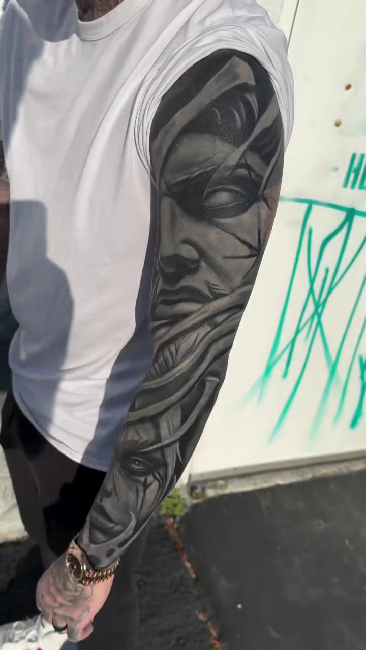 @WHITE ON BLACK TATTOO