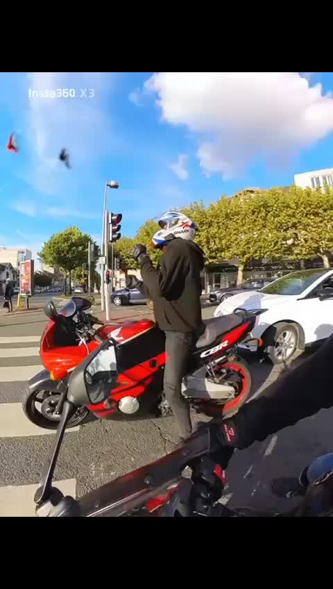 @LE MOTARD DANSANT