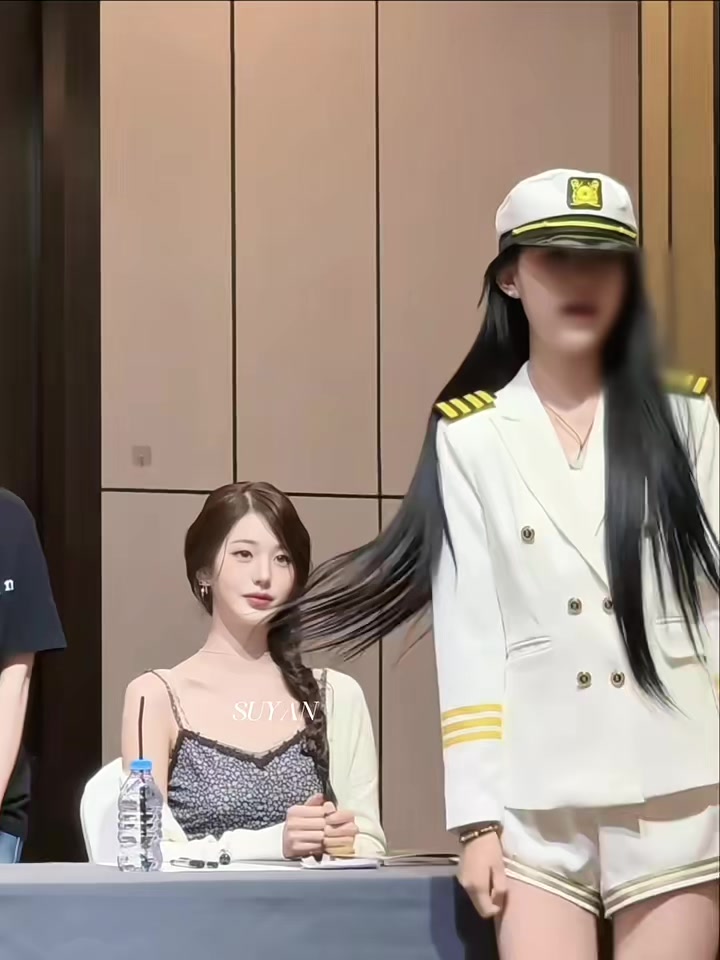@Royal ( Fan acc )