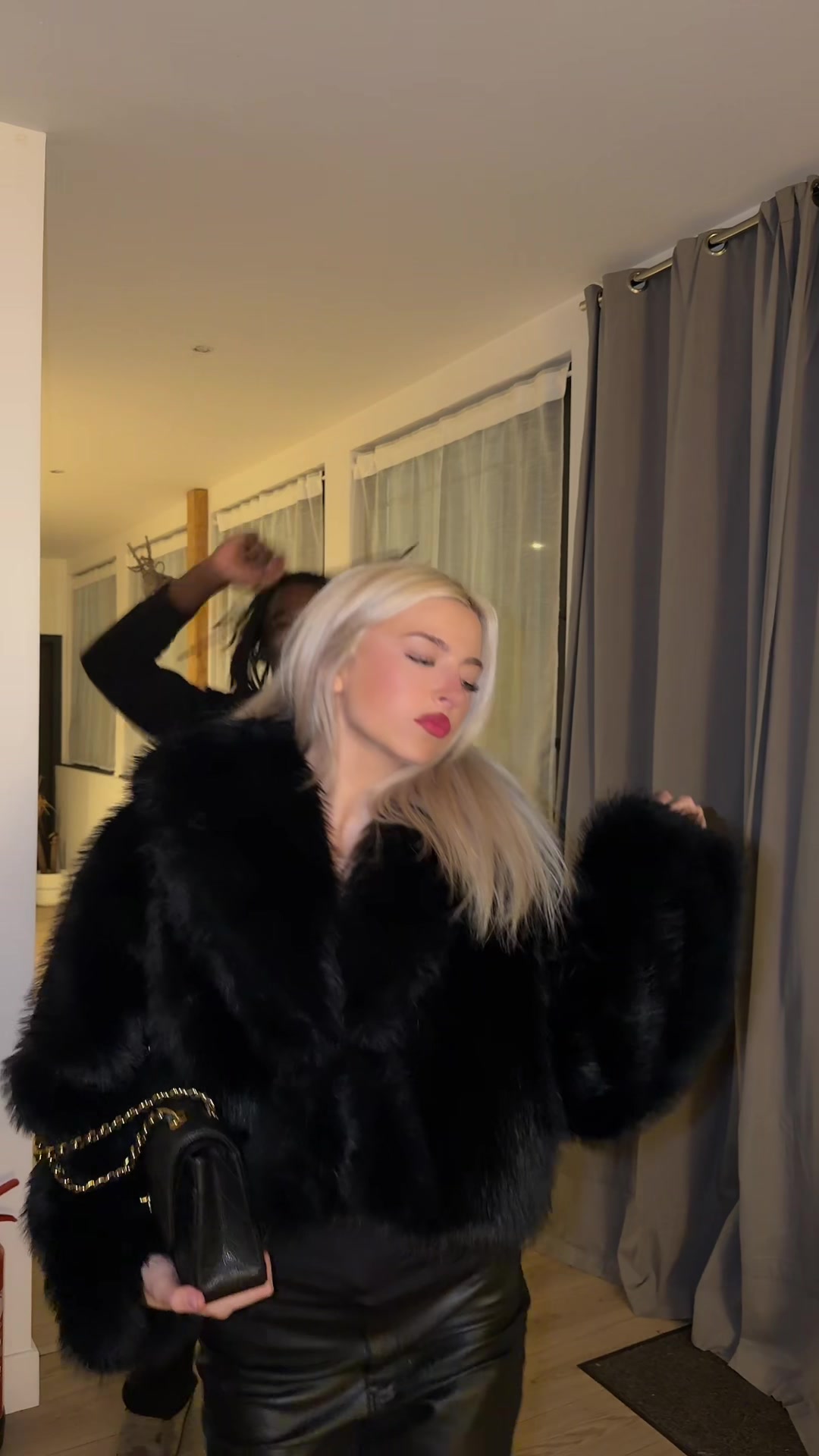 @lolapolicand___