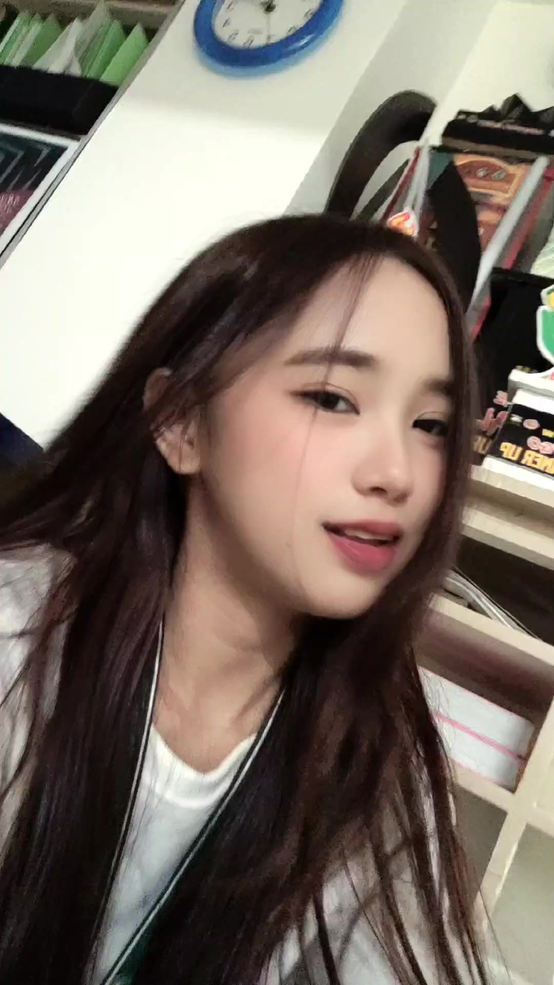 @Loraine